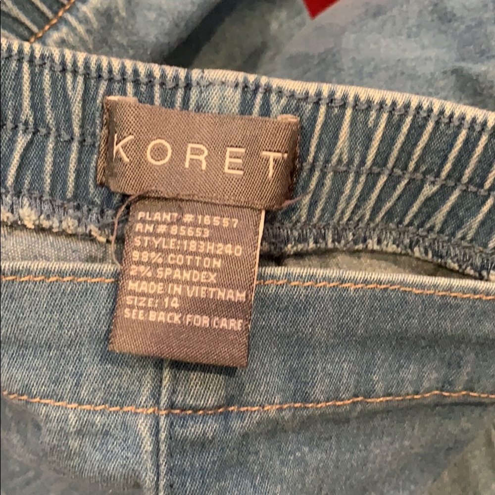 Denim Capris - Picture 4 of 4